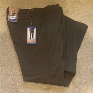* NEVER WORN* men’s khaki color jean-style pants